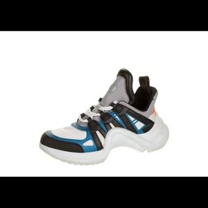 LV Sneakers size 8 no box or dust bags I got them from another posher.